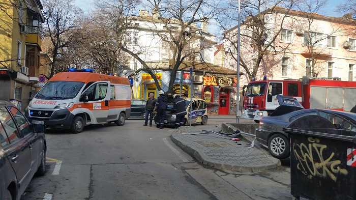 Кола излетя от пътя заради отнето предимство