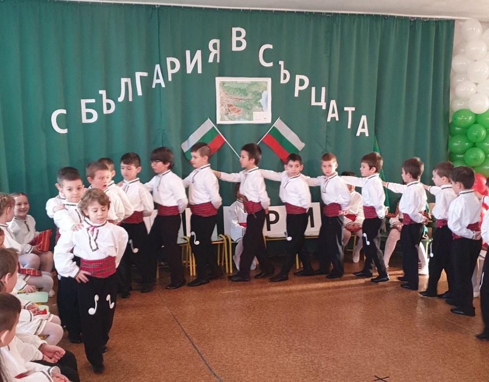 Деца от ДГ „Синчец“ с патриотично тържество за Националния празник на България