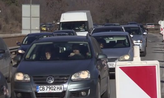 Колони от автомобили на магистрала „Хемус”