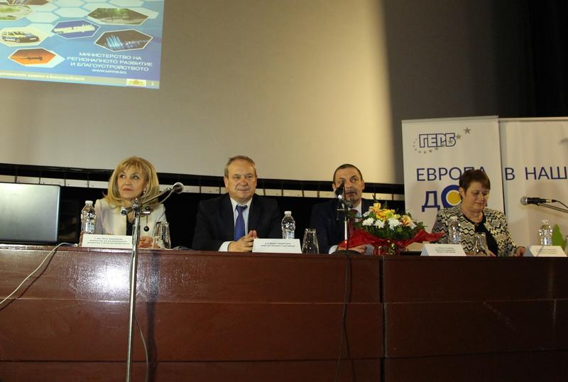 Министър Аврамова: Строителството на „Хемус“ между Белокопитово и Буховци ще приключи през 2021 г.