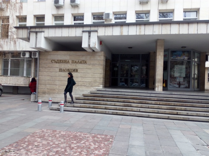 Глобиха за хулиганство зъболекар, нарекъл полицай „джендър” във Фейсбук