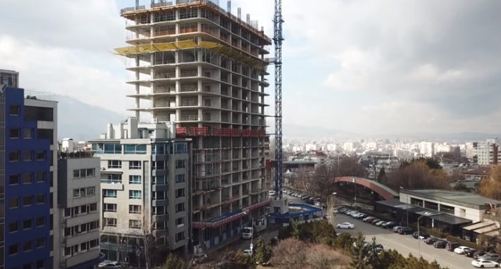 Вижте как върви строежът на небостъргач "Златен век" в столичния квартал "Лозенец" (ВИДЕО)
