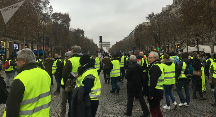 "Жълтите жилетки" излязоха на пореден протест в Париж
