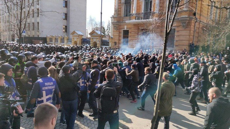 Сблъсъци между полиция и крайнодесни в Украйна