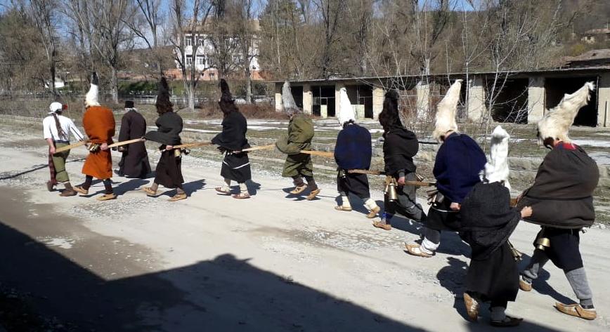 Черни кукери гониха злото в Шуменско