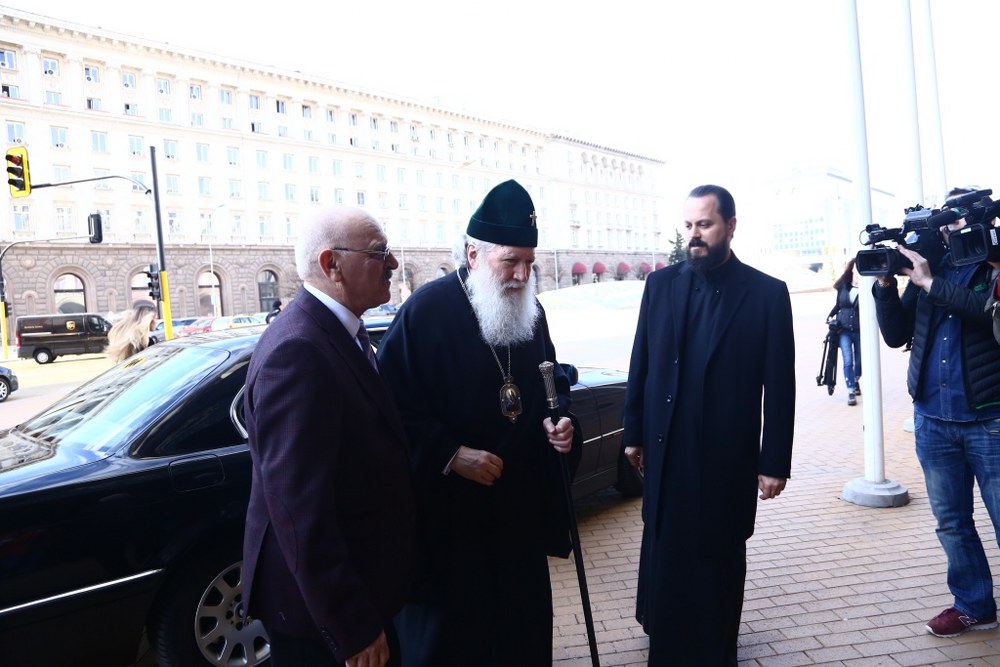 Патриархът и главният мюфтия пристигнаха в МС за срещата с Борисов (СНИМКИ)