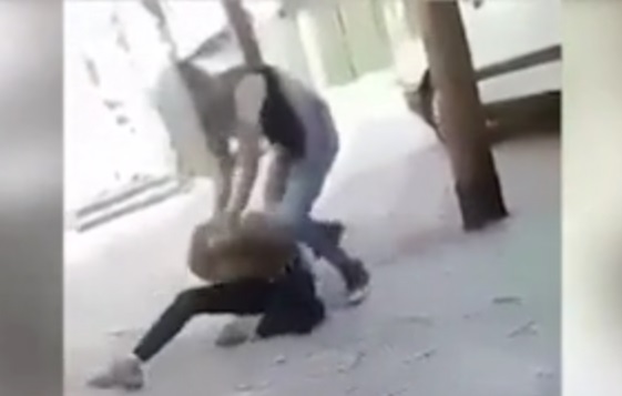 Ученичка преби друго момиче на улица в Габрово