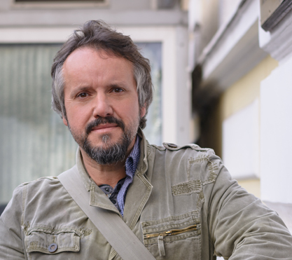 Калин Терзийски, поет, писател и сценарист, пред „Труд“: Влизането в политиката е като смяна на пола