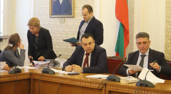 Новата ЦИК започва обучения на членовете