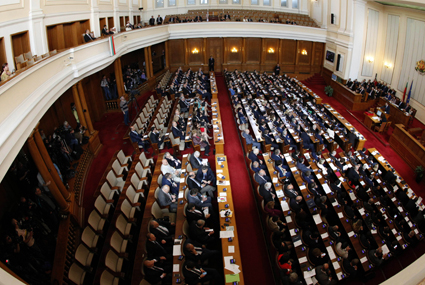 Парламентът събра кворум от втория опит