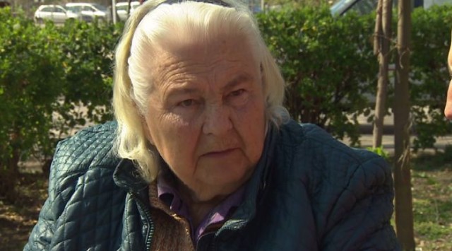 Възрастна жена дължи над 1000 лв. данък за заграбен от цигани имот, който не може да ползва