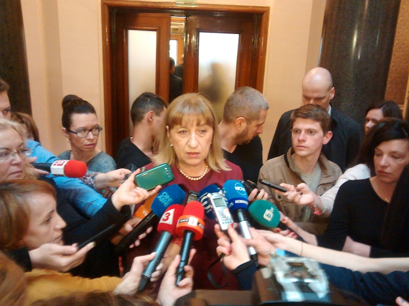 Цецка Цачева е поискала КПКОНПИ и главния прокурор да я проверят за апартамента 