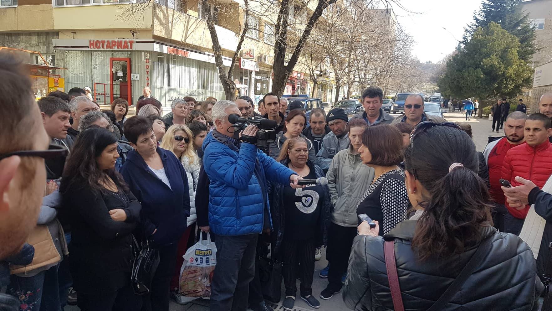 Затварят завод за автомобилни кабели в Търговище, работниците протестират за заплатите си