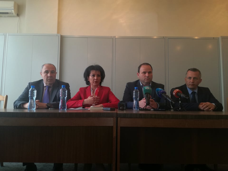 Арестуваната дознателка е  укрила европейска заповед за екстрадиция и е давала на затворник справки за магистрати