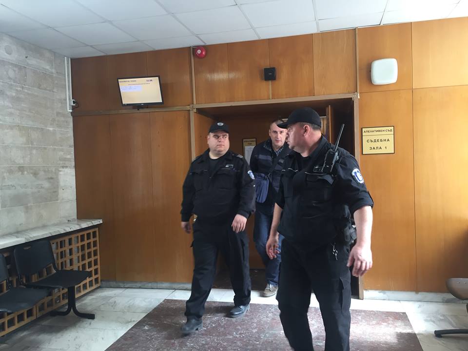 Броят патроните на осъден за убийството на родителите си полицай от 1991 г. насам