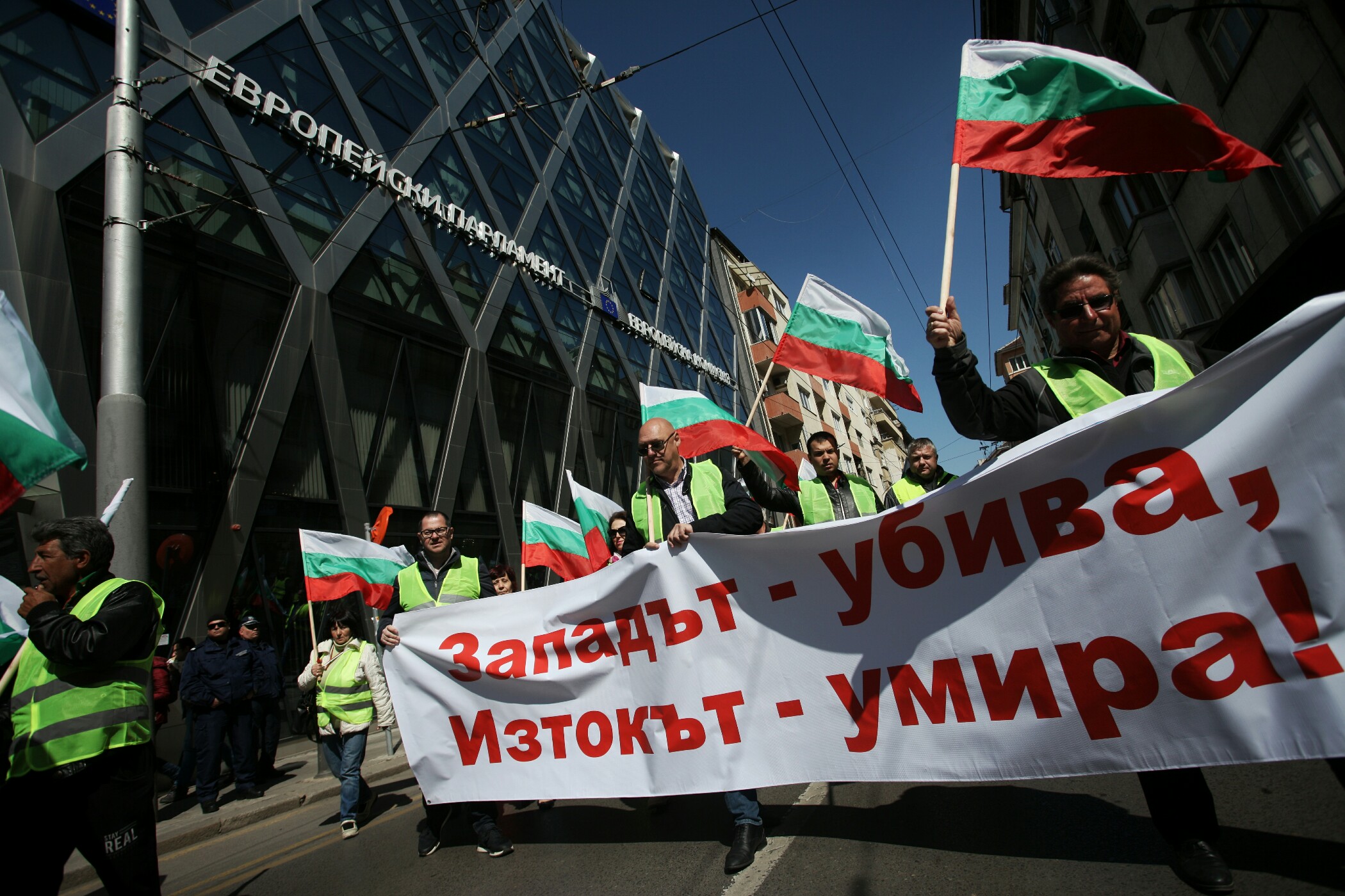 Вижте протеста на превозвачите през обектива на "Труд" (СНИМКИ)
