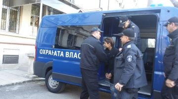 7 години затвор за осмокласник, пребил до смърт бездомник