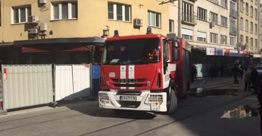 Запалено кошче за боклук предизвика пожар на площад "Славейков"