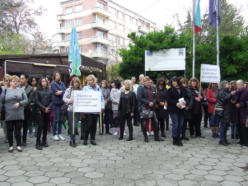 В Деня на здравния работник – протест на медицинските сестри в Сливен