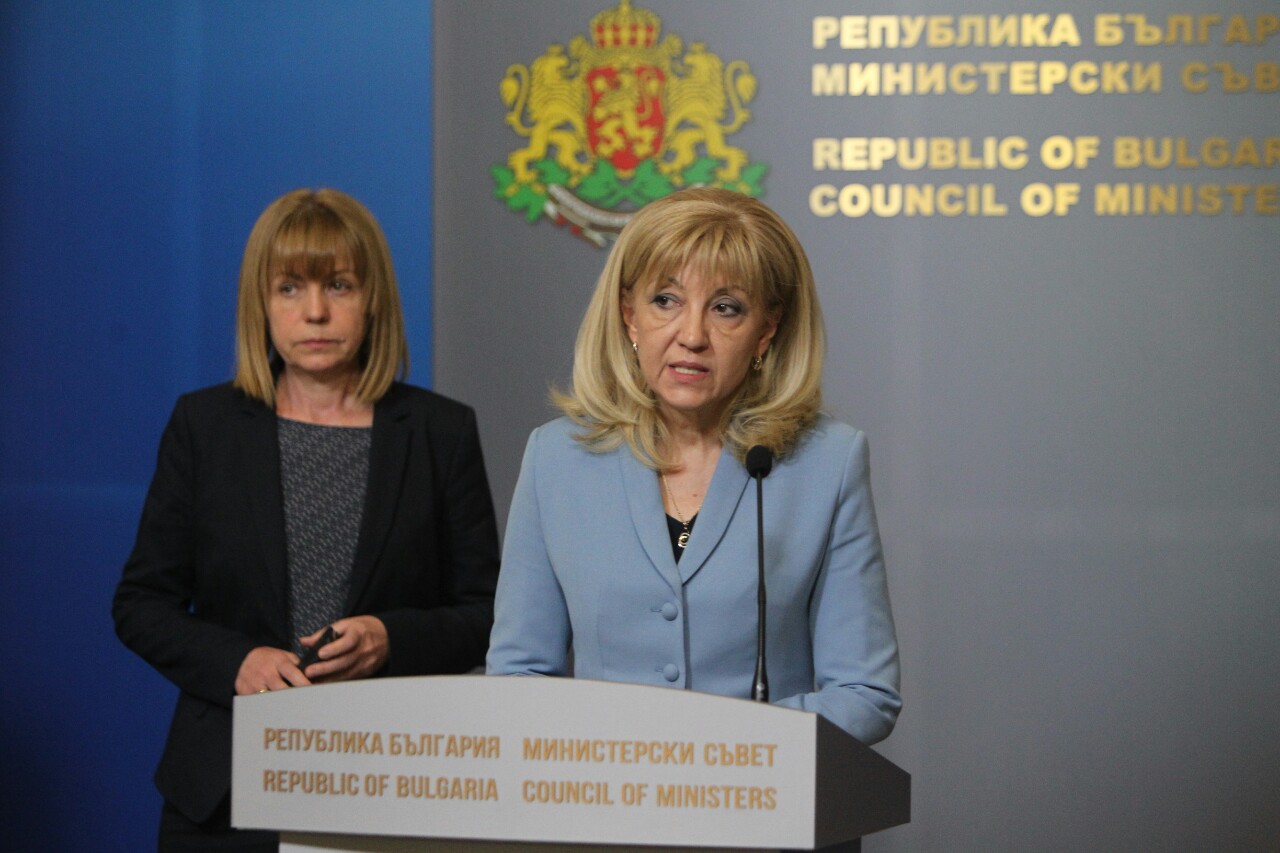 Петя Аврамова: Спираме строителството на „Златен век“