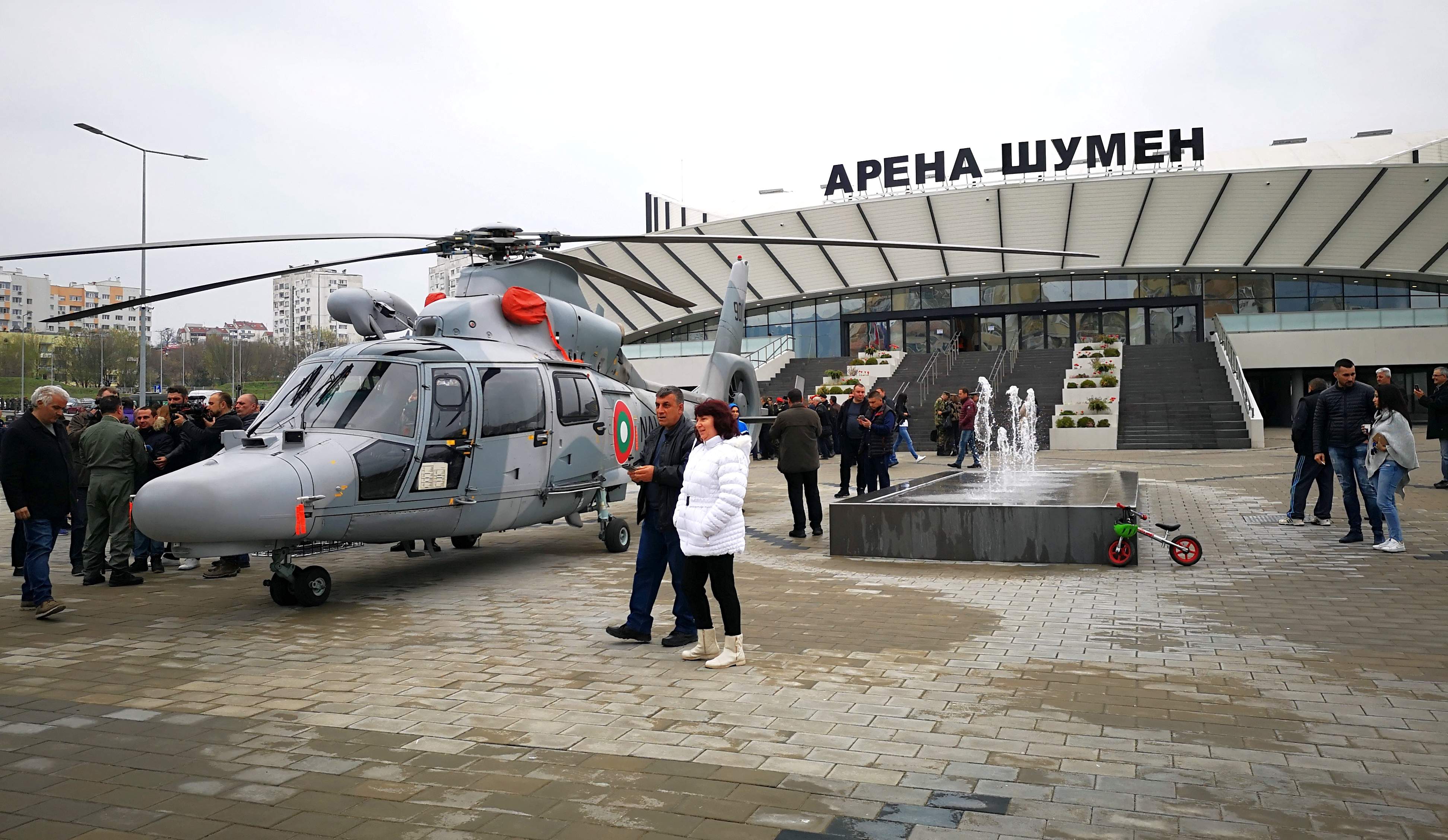 Рекламират професия войник с бойна техника