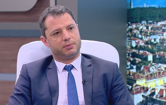 Делян Добрев: Живея в апартамента на майка ми, дори плащам наем