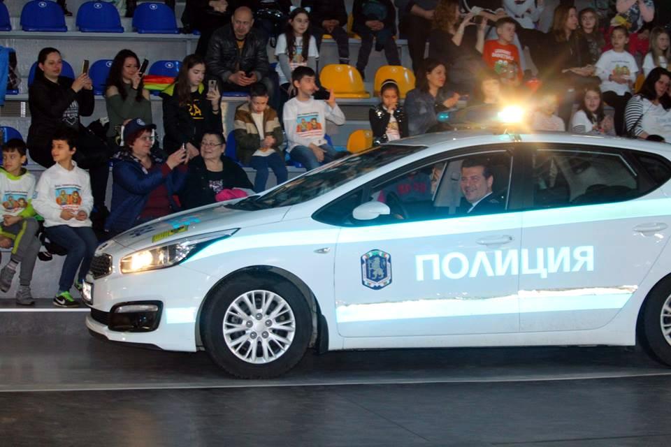 Патрулка откара Део на концерт