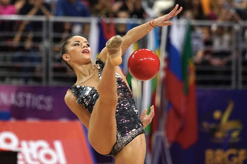 Катрин Тасева спечели сребро на финала на топка от световното по художествена гимнастика в София