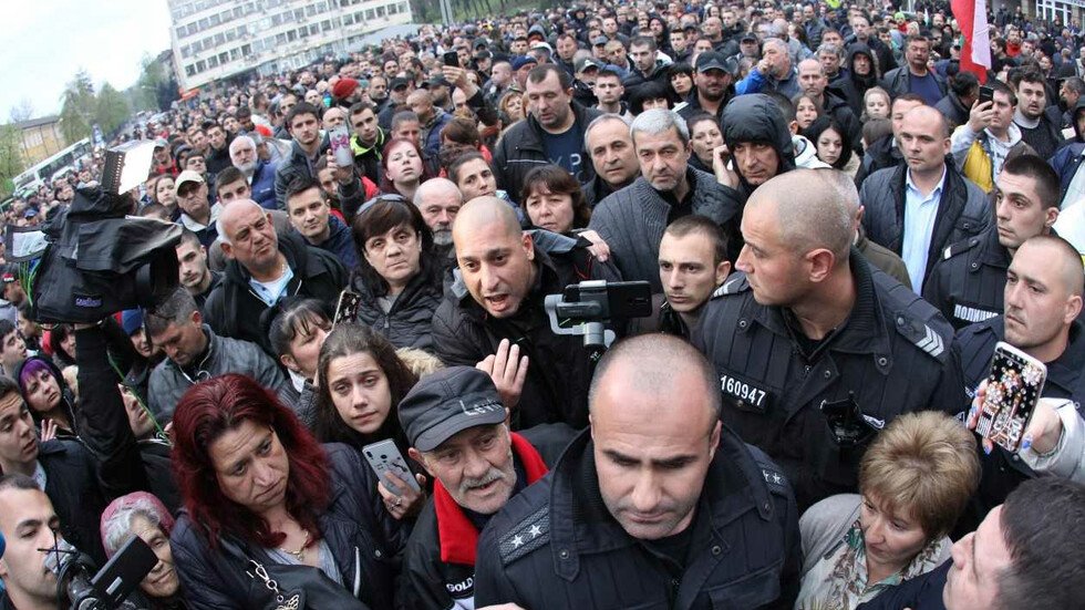 Стотина жители на Габрово излязоха на пореден мирен протест