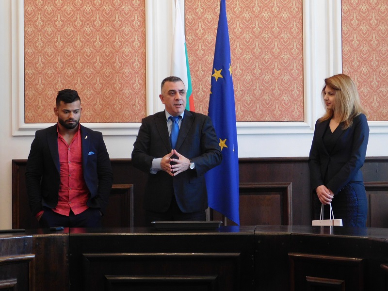 Кметът на Сливен връчи премия на европейския шампион Божидар Андреев