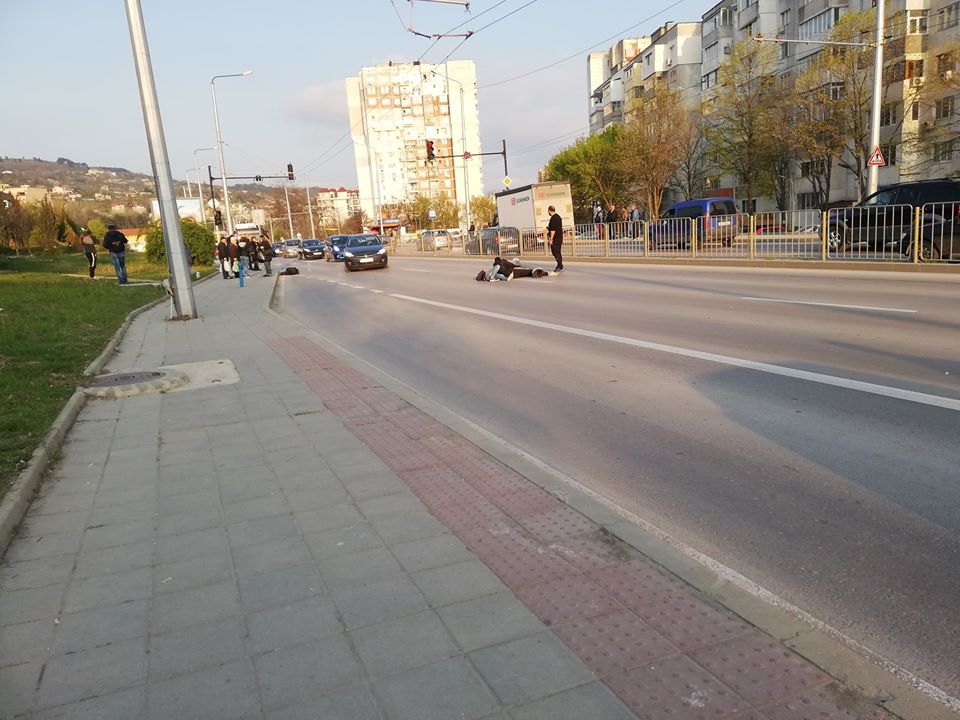 Моторист без книжка и шофьор на автобус пратиха двама в реанимация