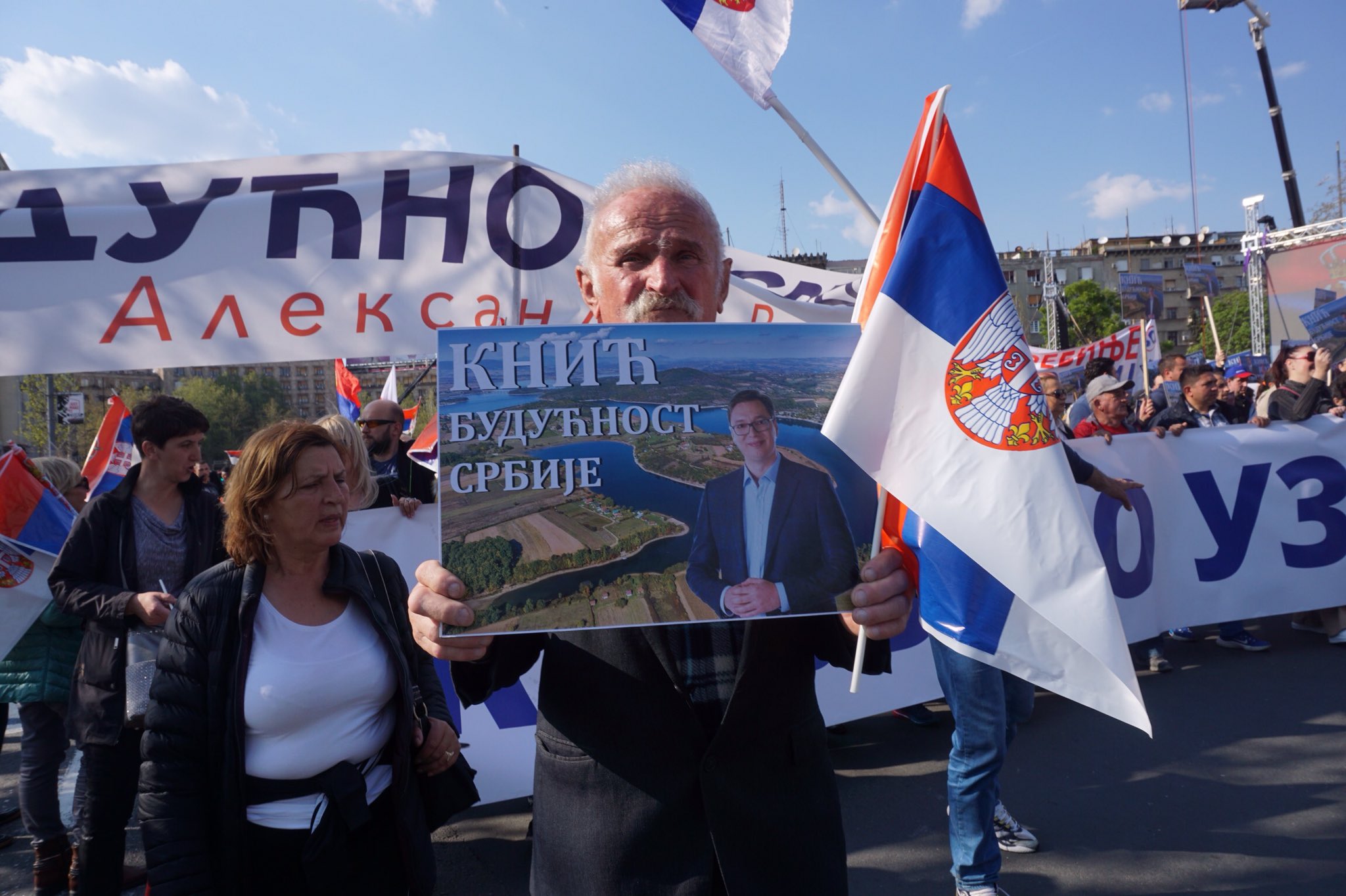 Вучич организира митинг в своя подкрепа