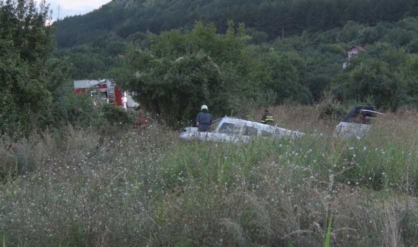 Малък самолет падна край пловдивско село, двама души загинаха