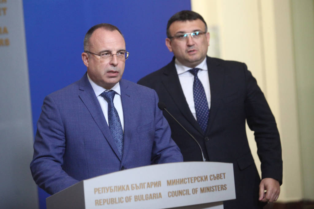 Министър Порожанов: За 32 къщи за гости е поискано пълно възстановяване на сумите
