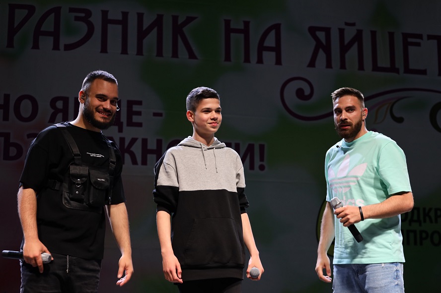 5000 души пяха със „Скандау“ на Празника на яйцето в Павликени