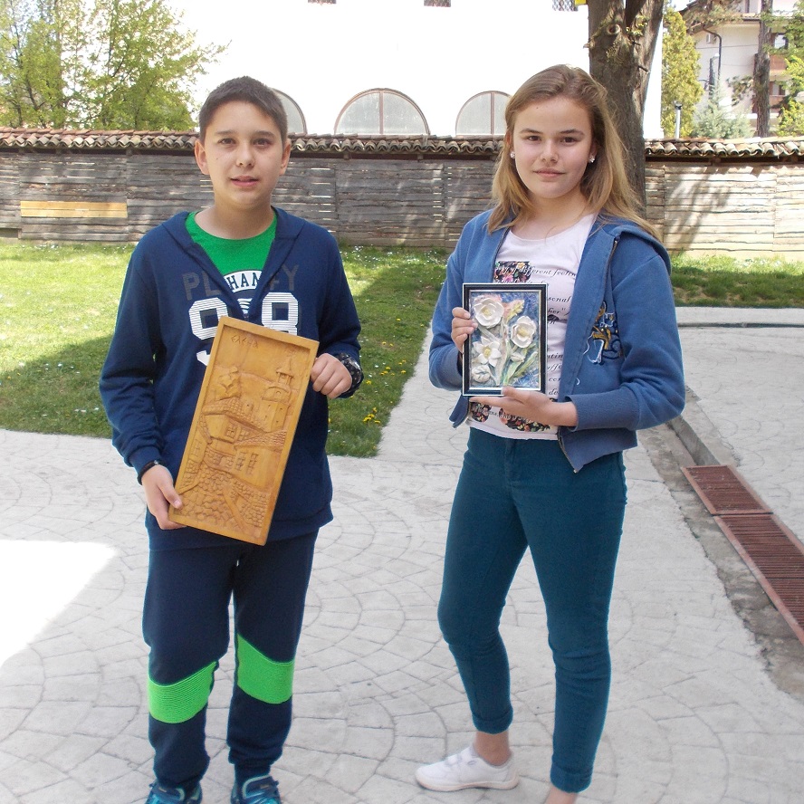 Млади таланти от Елена с награди от конкурса „Шарено петле“