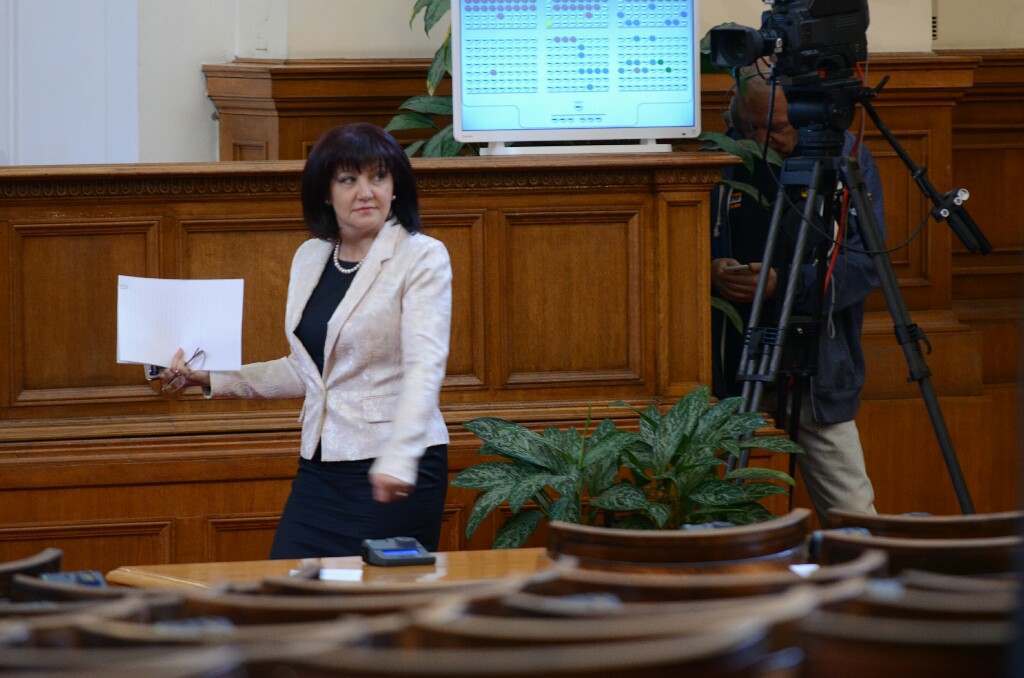 Цвета Караянчева: Надявам се, въпреки предизборната кампания, да продължим да изпълняваме задълженията си в Народното събрание