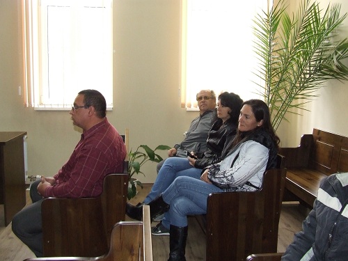Адвокатите на Ани от Болярово пристигнаха в съда с контейнер с кръвни проби