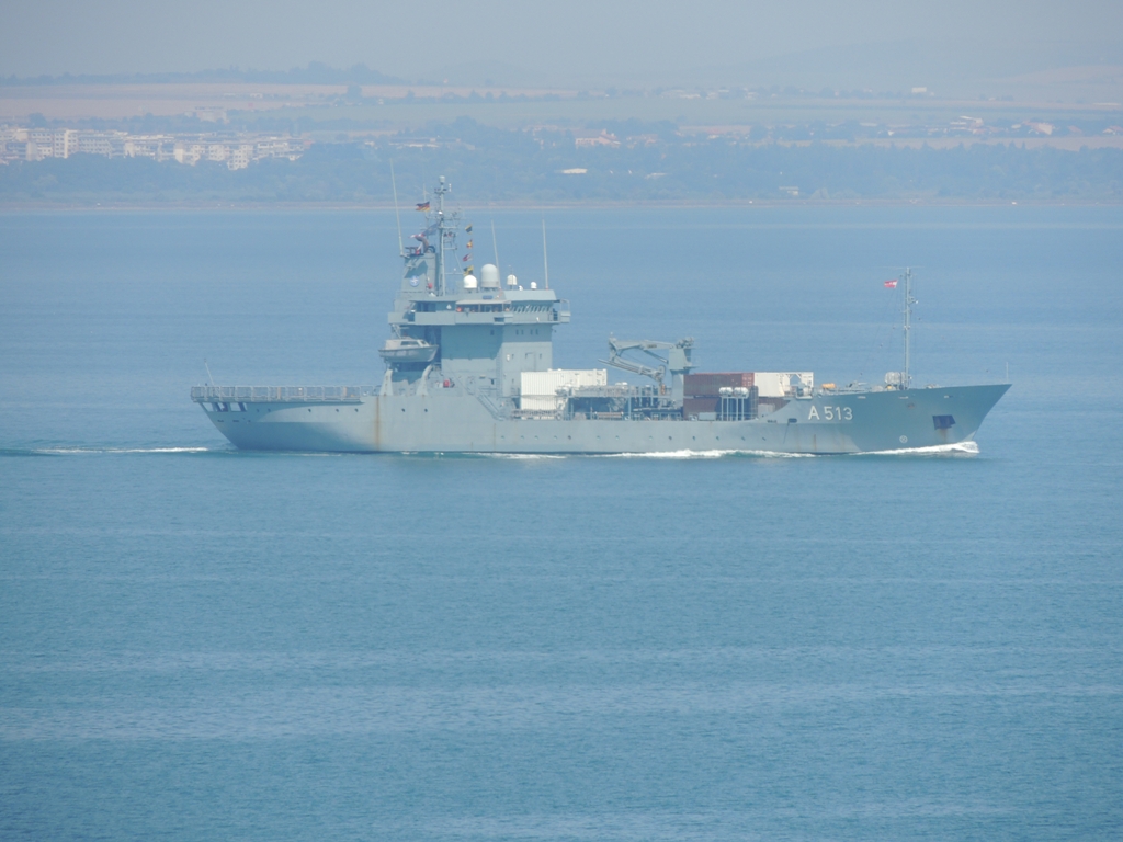 Взрив рани 14 души на кораб в Каспийско море