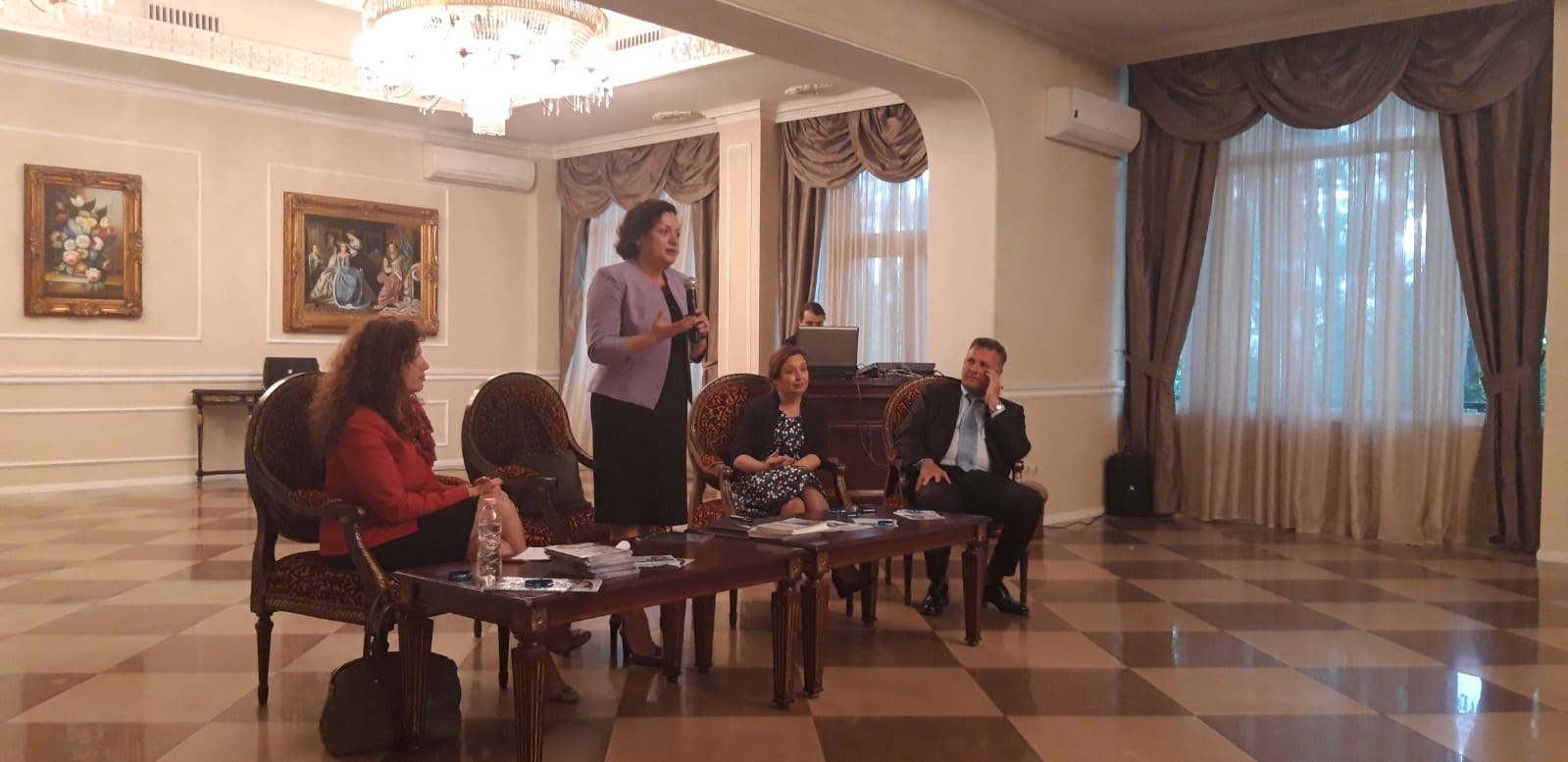 Кандидатът за евродепутат от ГЕРБ Ивелина Василева участва в кръгла маса на тема "Разговор за Европа"