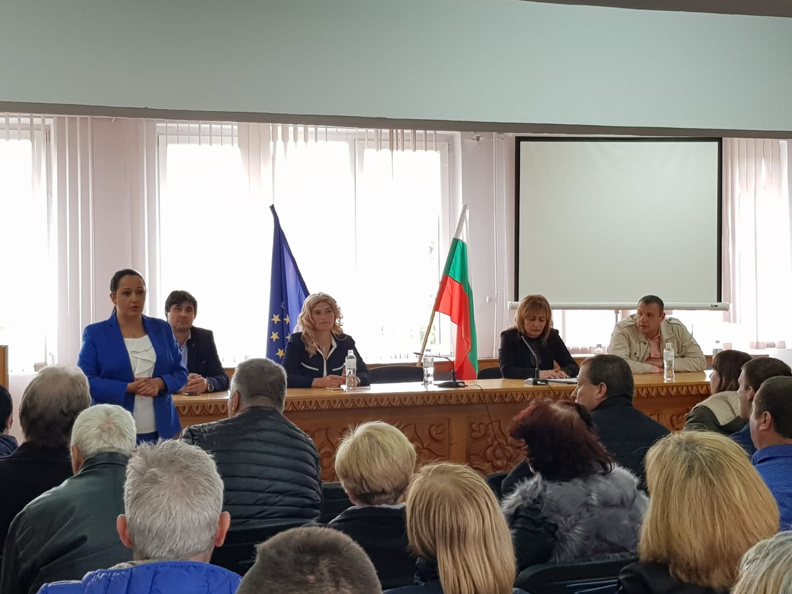 Кандидатът за евродепутат Лиляна Павлова проведе среща с жители на община Костенец