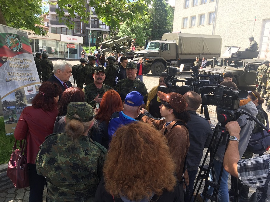 Ген.-майор Михаил Попов: Поради увеличения интерес в Сухопътни войски са обявени още над 160 места