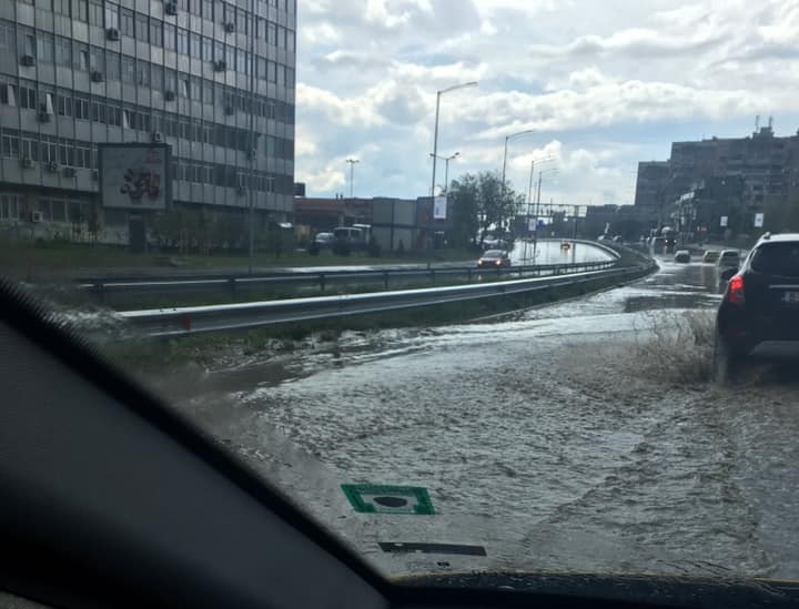 Дъждът наводни новия булевард във Ватрна