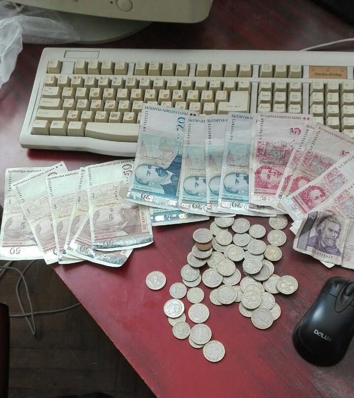 Крадец сам се издаде пред полицаи