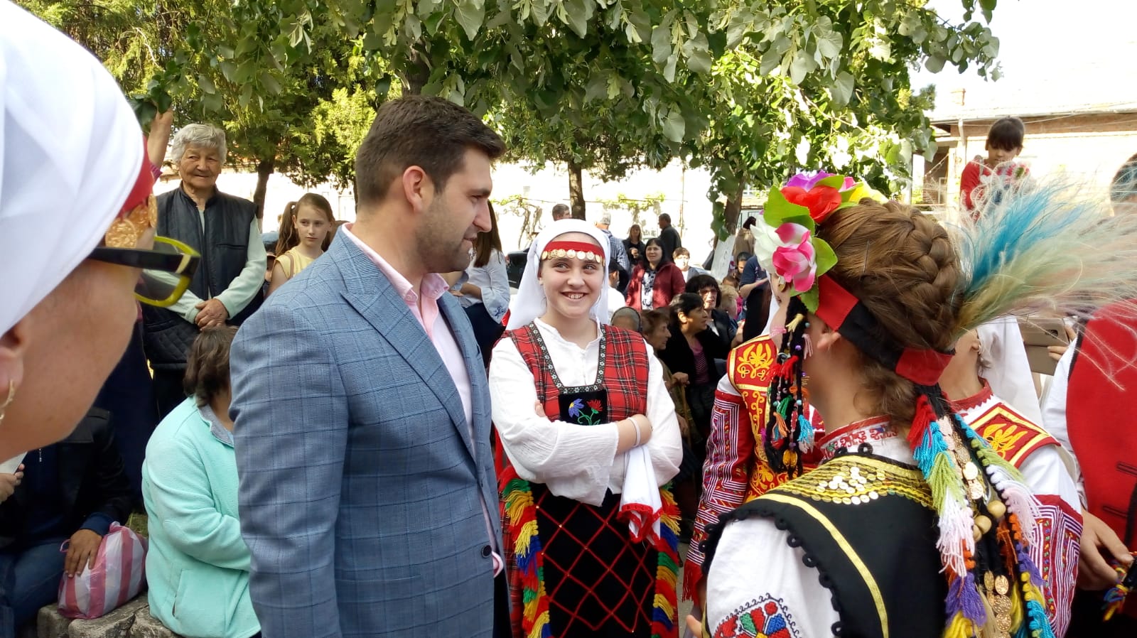 Кандидатите евродепутати от ГЕРБ и СДС Андрей Новаков и Илия Лазаров откриха обновеното читалище „Св.Св. Кирил и Методий“ в Мененкьово