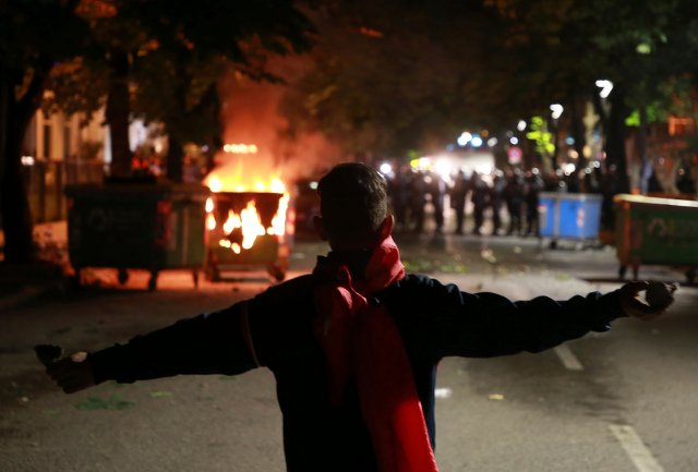 Десетки арестувани при антиправителствен протест в Тирана