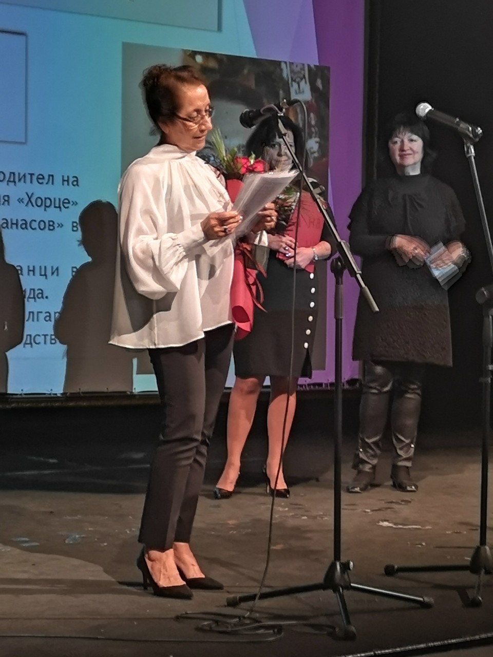 Цветя от Сливен за Иринка Гочева в Чикаго - "Българка на 2018 година"