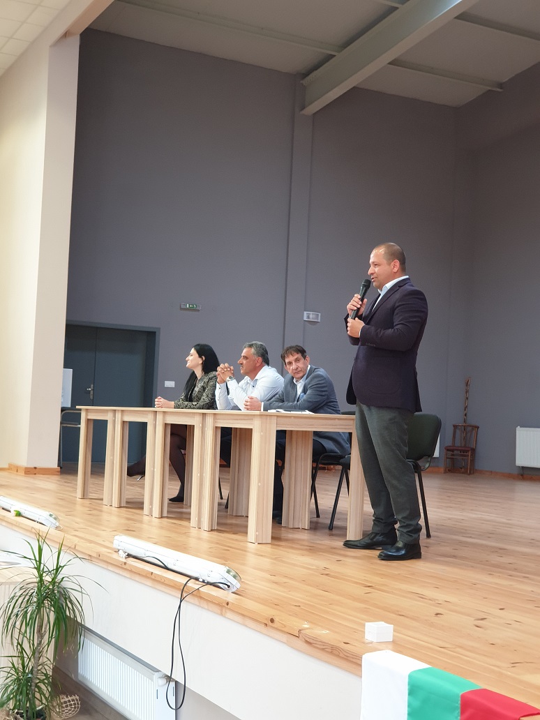 Кандидатът за евродепутат Младен Шишков в с. Скутаре: Нека бъдем обединени и заедно да постигнем по-добро бъдеще за България