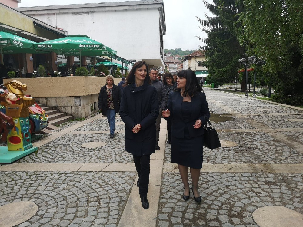 Мария Габриел в Тетевен: Ще продължа да работя за Европа на културата и образованието, за нашите малки и средни предприятия