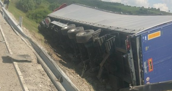 Аварирал тир с желязо затвори Айтоския проход